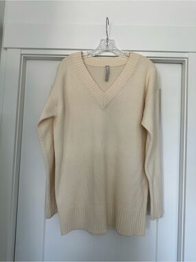 Athleta Cream V-Neck Sweater Tunic